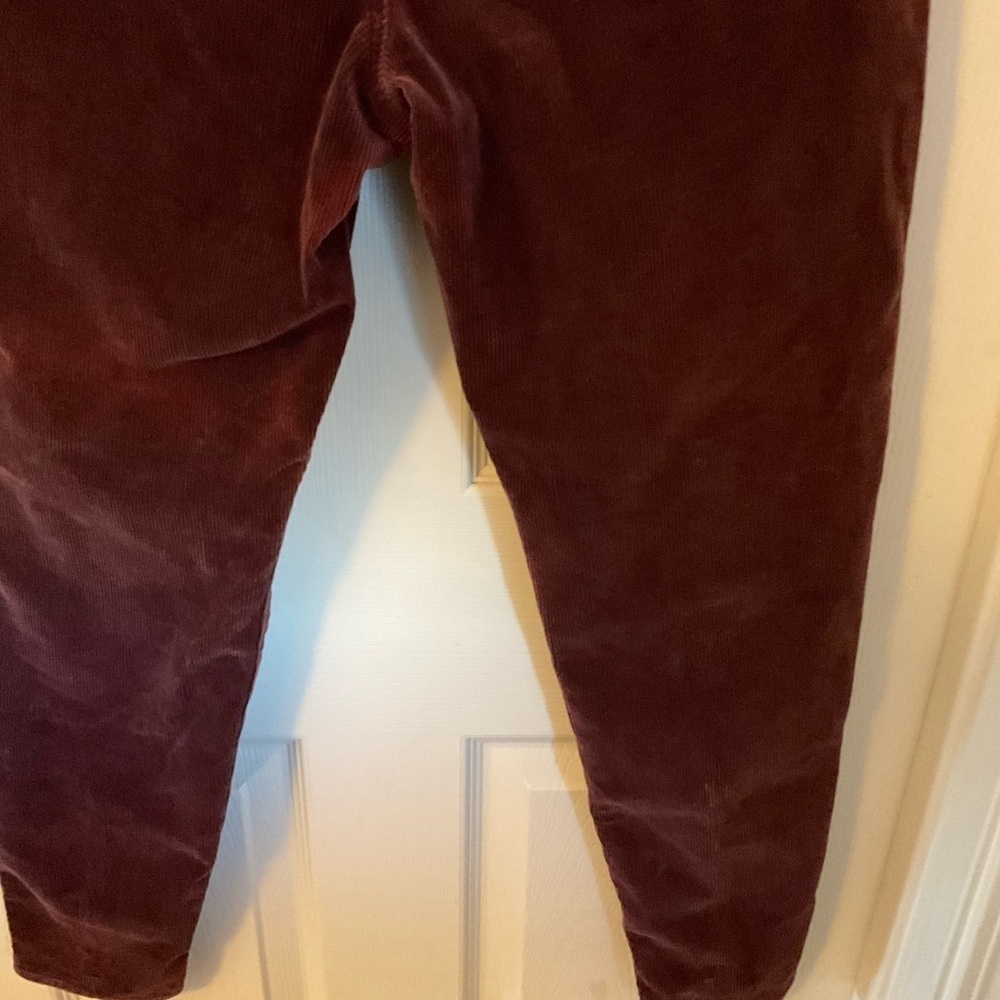 American Eagle Burgundy skinny corduroy pants size 6 - Picture 10 of 12